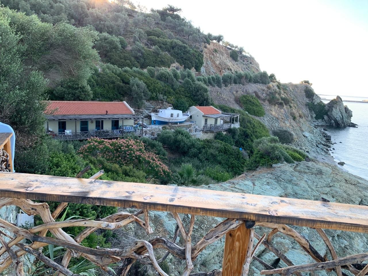 The little bay and neighbouring houses along the shore