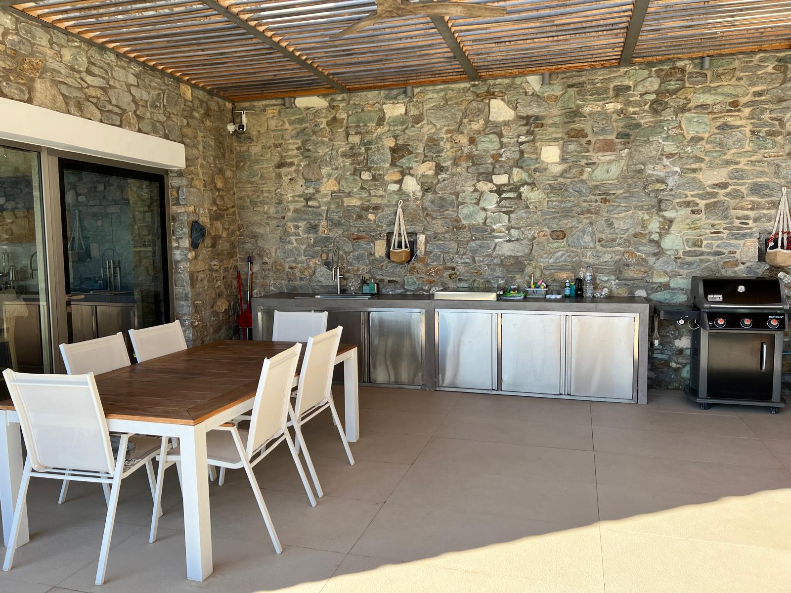 Outdoor kitchen and dining